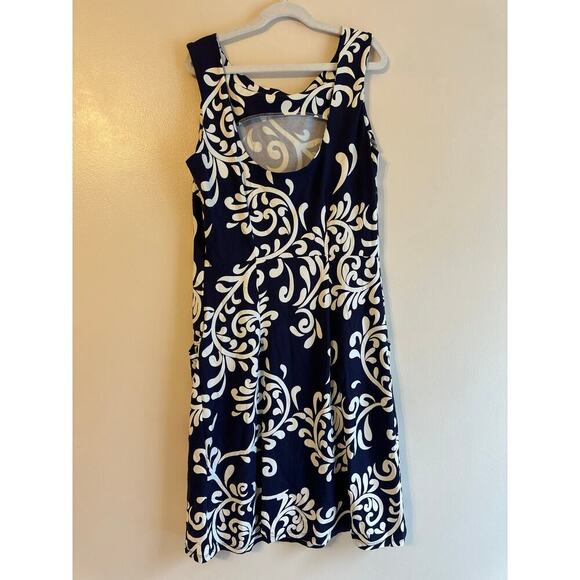 J.McLaughlin Catalina Cloth Navy/White Floral Damask Sleeveless Shift Dress Sz 2 - Picture 3 of 6
